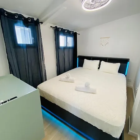 Plage Et Centre Ville A Pied, La Maison De La Pinede Est Climatisee Avec Menage, Draps Et Serviettes Inclus Holiday home *