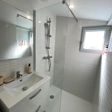 Holiday home Plage Et Centre Ville A Pied, La Maison De La Pinede Est Climatisee Avec Menage, Draps Et Serviettes Inclus